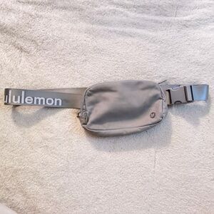 ⚡️Lululemon Light Gray Belt Bag⚡️